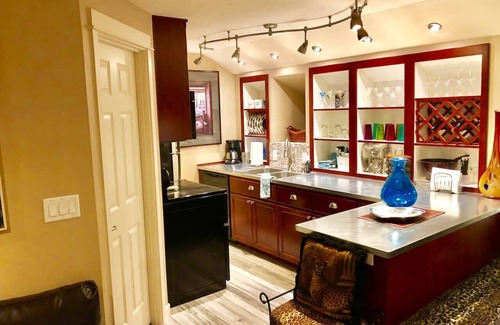 Southwest Bend Condo | NewBuiltChaletGreatLocation3minDrive>OldMill/Music