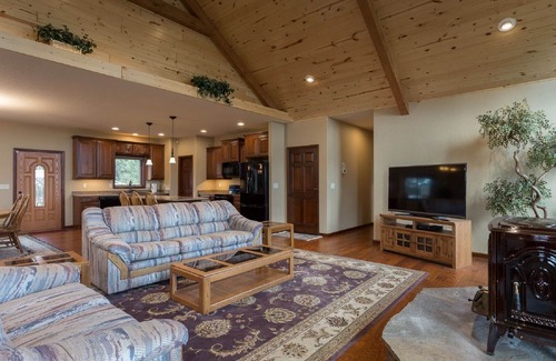 Hermosa House | Newer Home Located on secluded 10 acres