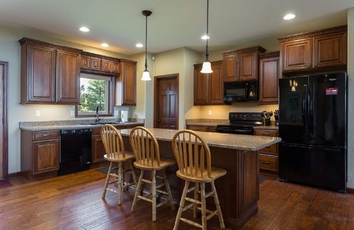 Hermosa House | Newer Home Located on secluded 10 acres