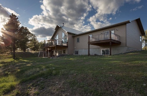 Hermosa House | Newer Home Located on secluded 10 acres