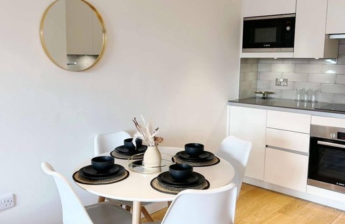 Canning Town Apartment | Newham - Apartment - Sleeps 2 - Great Location