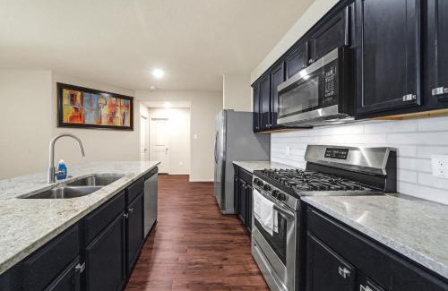 Channelview House | Newhouse/Grill/East houston/Channelview/Baytown/Sleeps 8