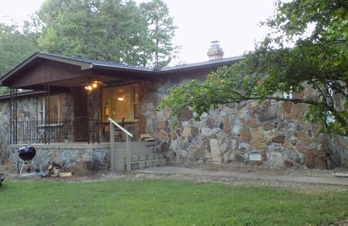 Bull Shoals Cottage | Newlands Peaceful Escape on the White River close to the bank and boat dock.