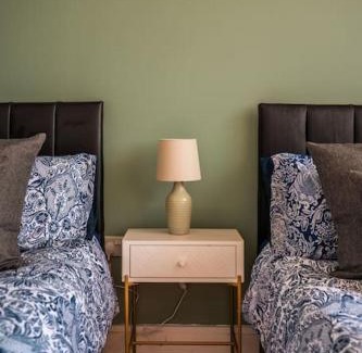 Maidstone Apartment | Newley Decorated Central Maidstone Flat, Sleeps 4