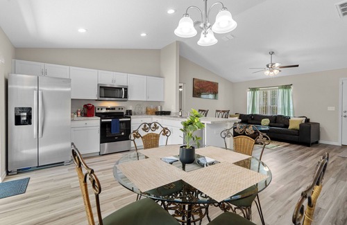Dunnellon House | Newly Build home!Near Rainbow lakes,WEC with WiFi BBQ grill,Firepit in Dunnellon