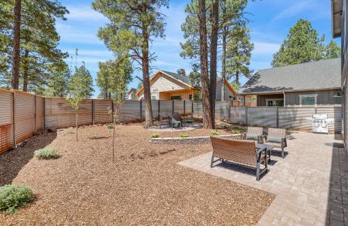Flagstaff House | Newly Built Exquisite Luxury Home Perfect Location Central AC Fire-Pit and so much more