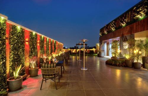 Paharganj Hotel | Newly Built Gold The Royal With Rooftop Restaurant - 2Mins Walk From New Delhi Rail Station & 5Mins from Connaught Place