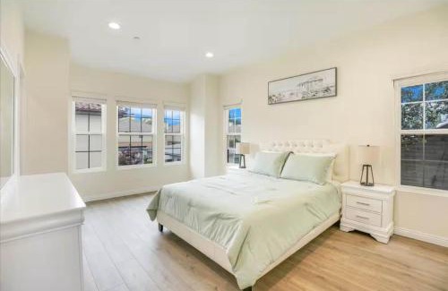 Mid Central House | Newly Built Pasadena Retreat Parking Great Location