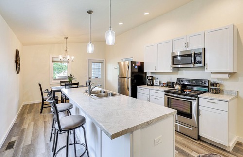 Rapid City House | Newly Built Rapid City Retreat ~ 1 Mi to Dtwn