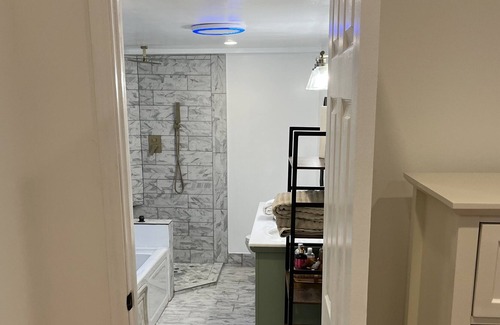 Lincolnia House | Newly Built two bedroom house 🏡10 miles from Washington DC