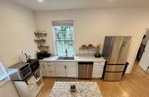 Lincolnia House | Newly Built two bedroom house 🏡10 miles from Washington DC