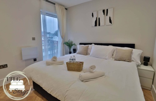 Rickmansworth Apartment | Newly-Built Urban Retreat by TTLG