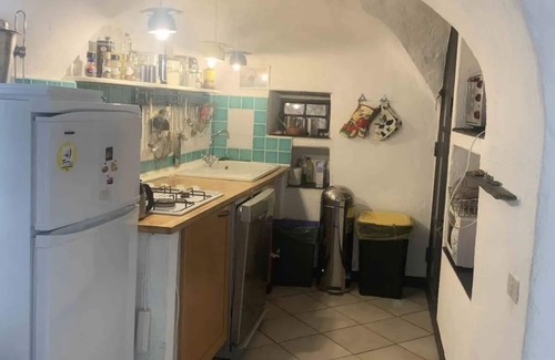 Pietrabruna House | Newly extended cottage in historic centre with sea view