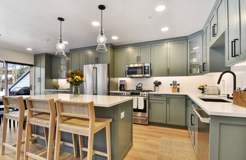 Deer Valley House | Newly & Fully Remodeled in 2024! Free Shuttle to DV! New Hot Tub Up to 25% Off!