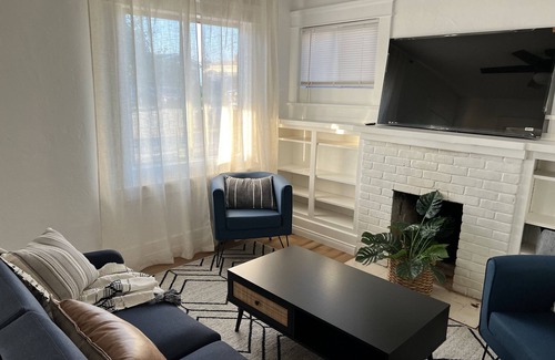 National City House | NEWLY Furnished Craftsman home-Pet-friendly, close to Base, Freeway, & Downtown.