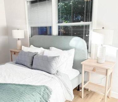 Community Center House | Newly Furnished Retreat 5 Min to Stanford & Downtown Palo Alto