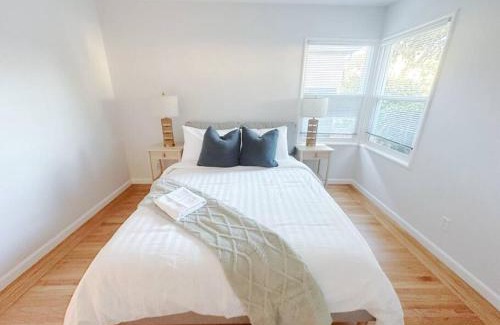 Community Center House | Newly Furnished Retreat 5 Min to Stanford & Downtown Palo Alto