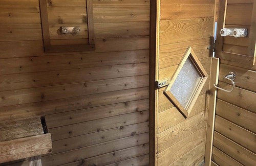 Tok Cabin | Newly listed modern studio Cabin Near Downtown Tok