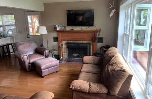 Markesan House | Newly Rebuilt 3 Bedroom Cottage Of Little Green Lake - with Air Conditioning