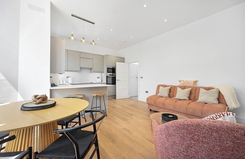 Harlesden House | Newly Refurbed 2 Bed Apartment 15 Minutes From West End