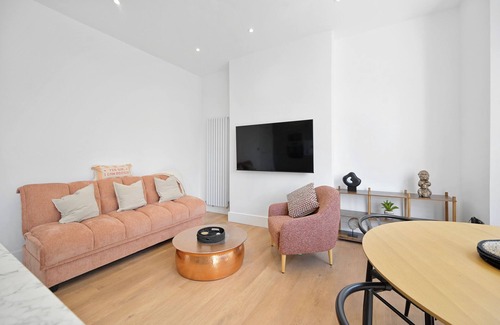 Harlesden House | Newly Refurbed 2 Bed Apartment 15 Minutes From West End