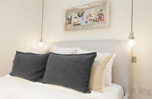 Colville House | Newly Refurbished 1 Bedroom in Vibrant Notting Hill