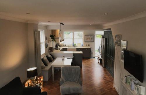 Bow House | Newly Refurbished 4 Bedroom House in East London
