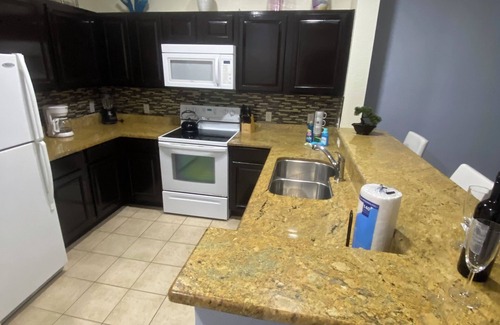 Four Corners Condo | Newly Remodeled 2-bedroom Family-sized condo 15 minutes to the theme park