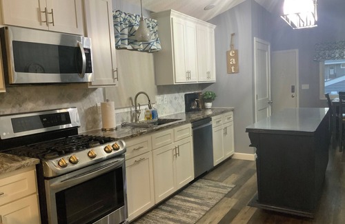 Clear Lake House | Newly remodeled Clean Spacious 5-bedroom House with AC, WiFi,