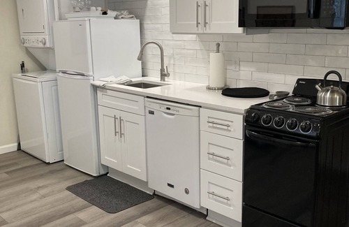 North Buttercup Creek House | Newly remodeled cottage apartment, country feel but in the center of town.