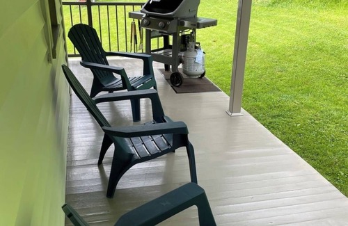 Entriken House | Newly remodeled, family-style home by the lake