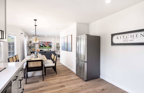 Renton House | Newly Remodeled Hilltop 4B 2.5B Retreat with Gym