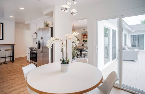 Mar Vista House | Newly Remodeled Home in Venice