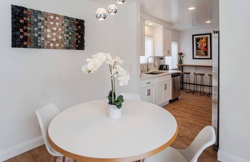 Mar Vista House | Newly Remodeled Home in Venice