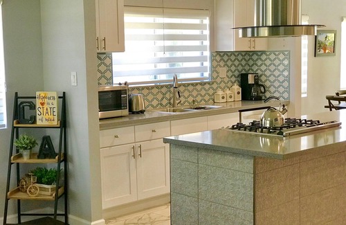 Southwest Anaheim House | Newly Remodeled home in Anaheim, 8 Minutes to Disneyland & Anaheim Convention!