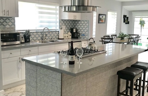 Southwest Anaheim House | Newly Remodeled home in Anaheim, 8 Minutes to Disneyland & Anaheim Convention!