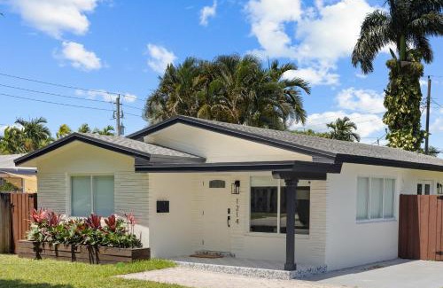 Royal Poinciana House | Newly Remodeled House in Miami - 3BR House with Private Yard - 5 Min ride to Hollywood Beach