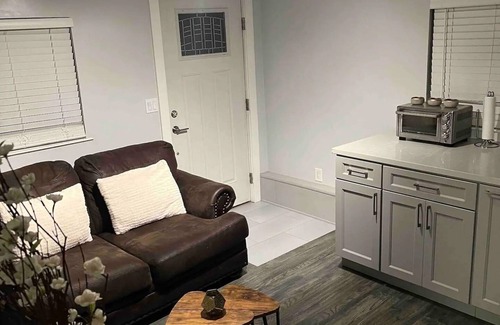 Oakland Apartment | Newly Remodeled In-law in Oakland