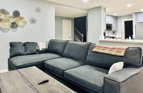 Oxnard House | Newly remodeled large family house