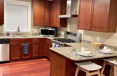 Taylor Run House | Newly Remodeled! Near Old Town - 2 metros - Solar Home away from home 1600sq