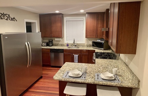 Taylor Run House | Newly Remodeled! Near Old Town - 2 metros - Solar Home away from home 1600sq