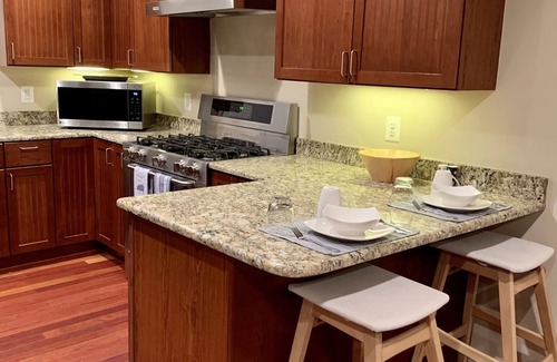 Taylor Run House | Newly Remodeled! Near Old Town - 2 metros - Solar Home away from home 1600sq