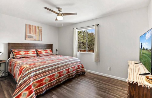 Strawberry House | Newly Remodeled Pet Friendly Strawberry Cabin
