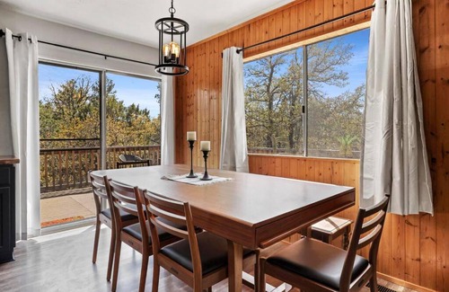 Strawberry House | Newly Remodeled Pet Friendly Strawberry Cabin