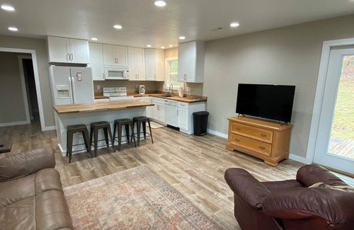 Murphy House | NEWLY Remodeled Private 2-bedroom mountain house in beautiful Murphy