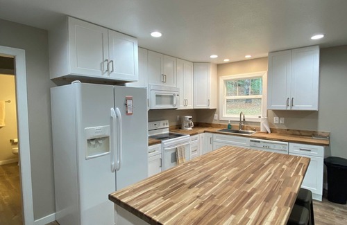 Murphy House | NEWLY Remodeled Private 2-bedroom mountain house in beautiful Murphy