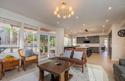 Valle Lindo House | Newly Remodeled Suburban House