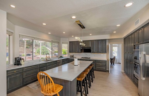 Valle Lindo House | Newly Remodeled Suburban House