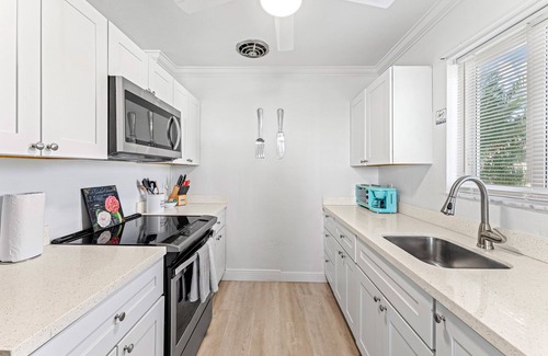 Lauderdale-by-the-Sea Apartment | Newly renovated 2 Bedroom unit just steps away from the pristine beaches and crystal-clear waters