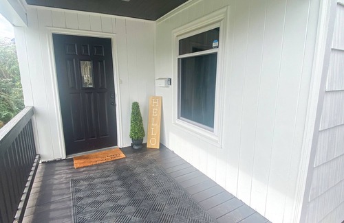 West Salem House | Newly Rennovated! Modern Century Charm